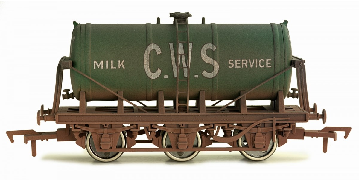 Dapol 4F-031-026 6 Wheel Milk Tanker CWS Weathered :: Railway Models UK